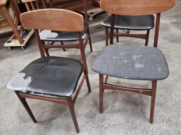 Fire spisestole i teak til ompolstring