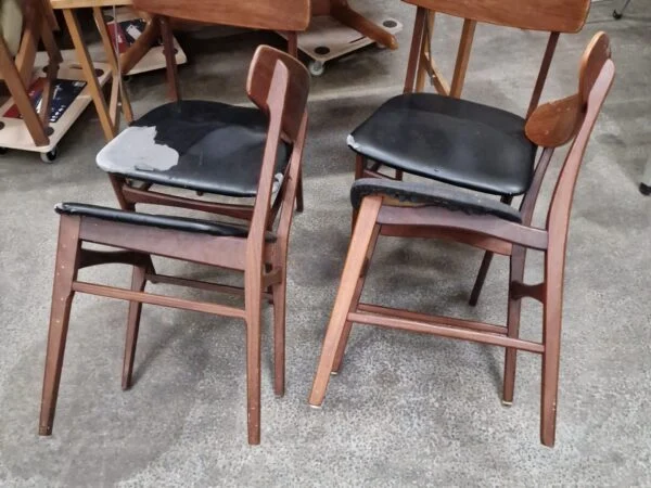Fire spisestole i teak til ompolstring