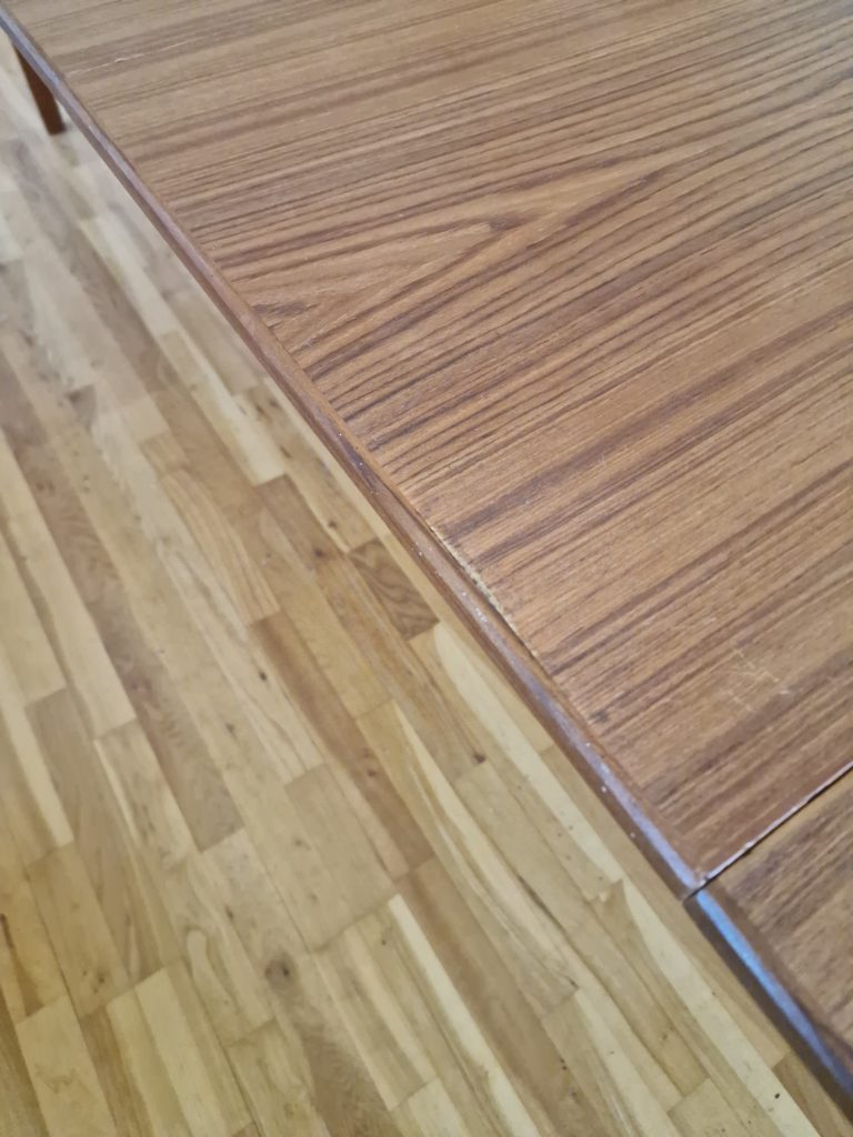 Rundt spisebord med 4 tillægsplader, teak