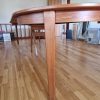 Rundt spisebord med 4 tillægsplader, teak