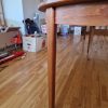 Rundt spisebord med 4 tillægsplader, teak