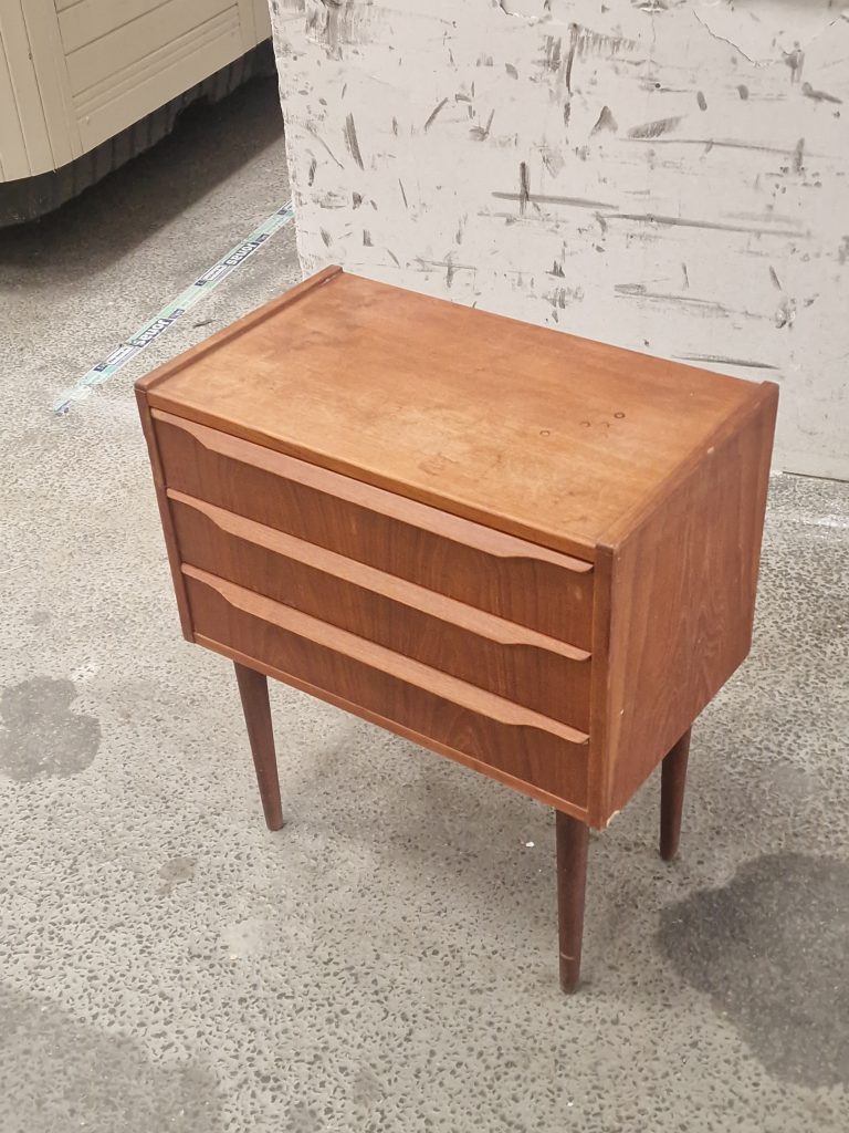 Teak kommode