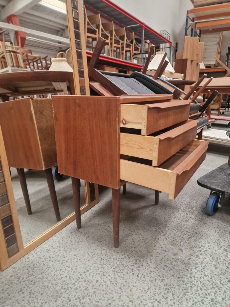 Teak kommode
