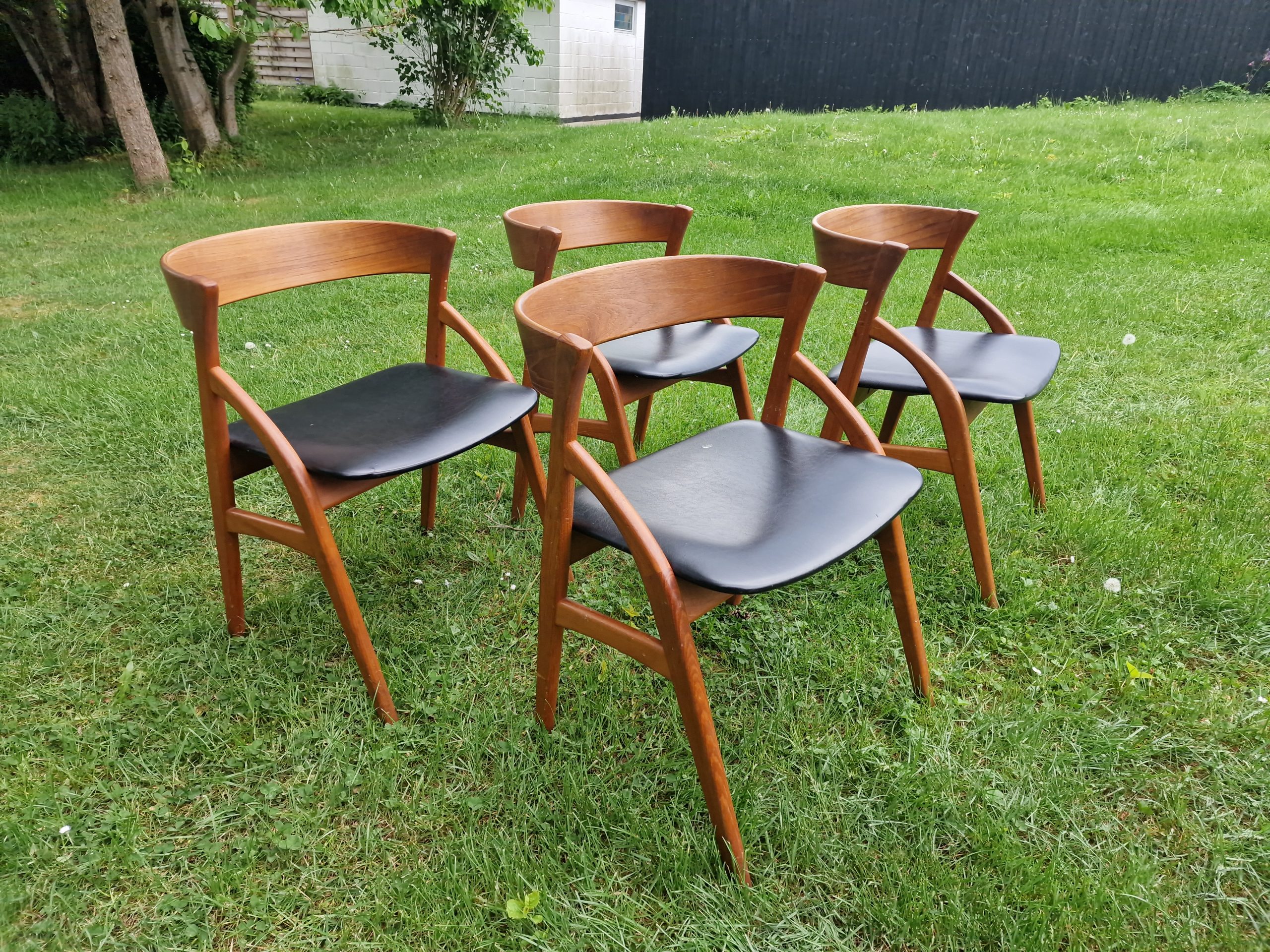 4 spisestole af massiv teak