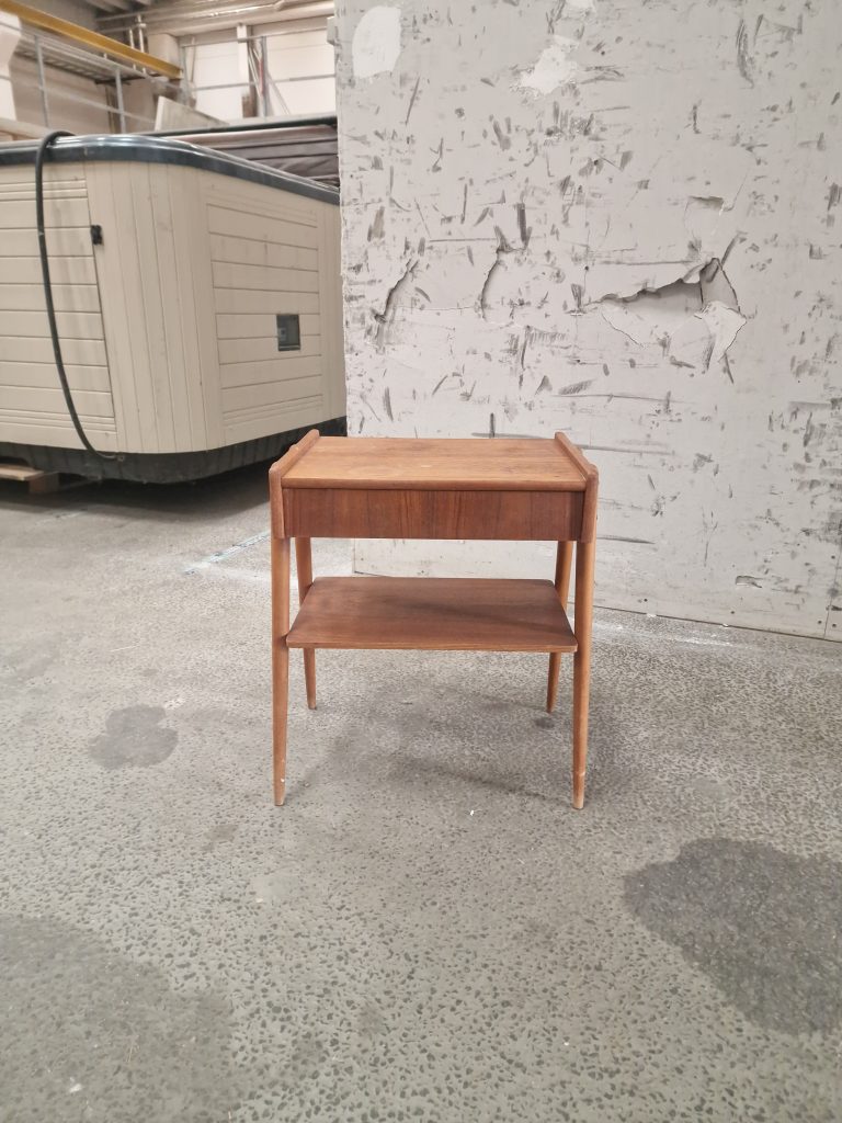 Sengebord i teak fra 1950/60’erne af Carlström & Co
