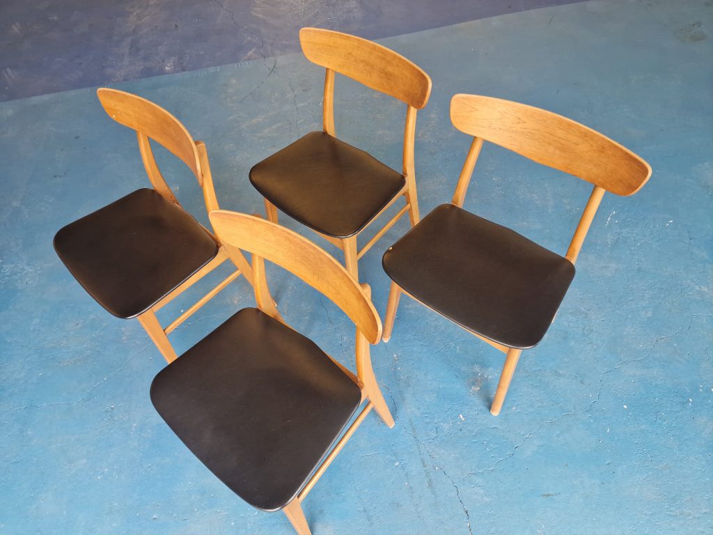 Mosbøl Fire spisestole i teak og sort skind, Mosbøl — billede 7