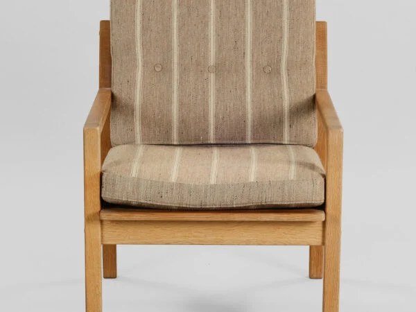 Sæt af to-personers sofa og en lænestol, massivt egetræ og stribet tekstil, dansk møbelproducent, 1950/60’erne, (2). — billede 6