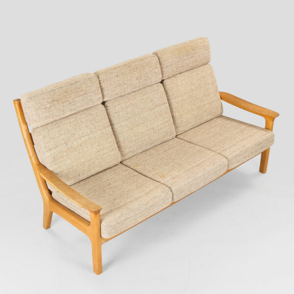 Trepersoners sofa i eg og gråt uldstof, Juul Kristensen