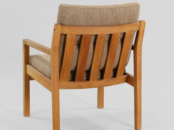 Sæt af to-personers sofa og en lænestol, massivt egetræ og stribet tekstil, dansk møbelproducent, 1950/60’erne, (2). — billede 5