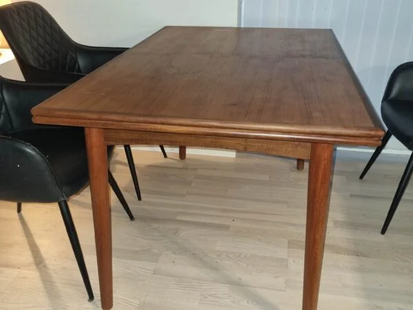 Spisebord i teak med hollandsk udtræk