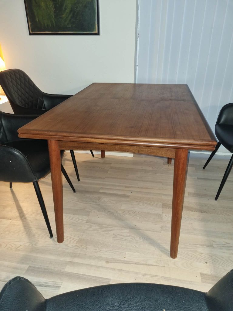 Spisebord i teak med hollandsk udtræk
