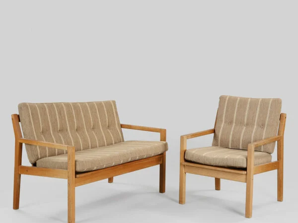 Sæt af to-personers sofa og en lænestol, massivt egetræ og stribet tekstil, dansk møbelproducent, 1950/60’erne, (2). — billede 2