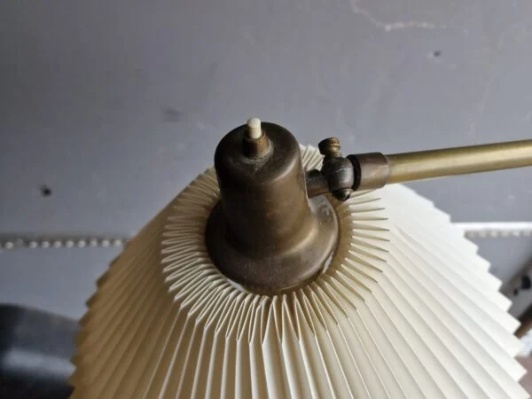 Standerlampe i messing med le-klint skærm