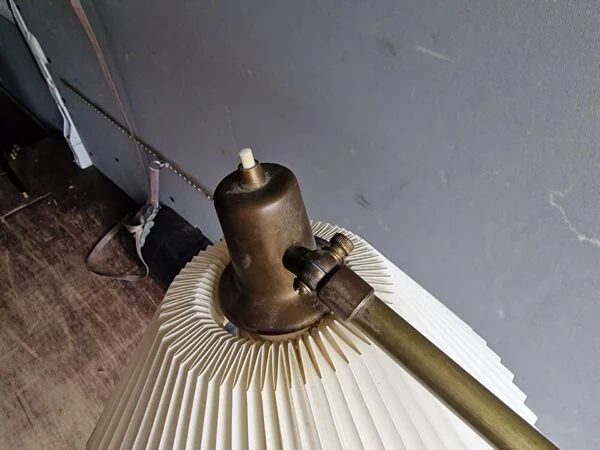 Le Klint Standerlampe i messing med le-klint skærm — billede 8