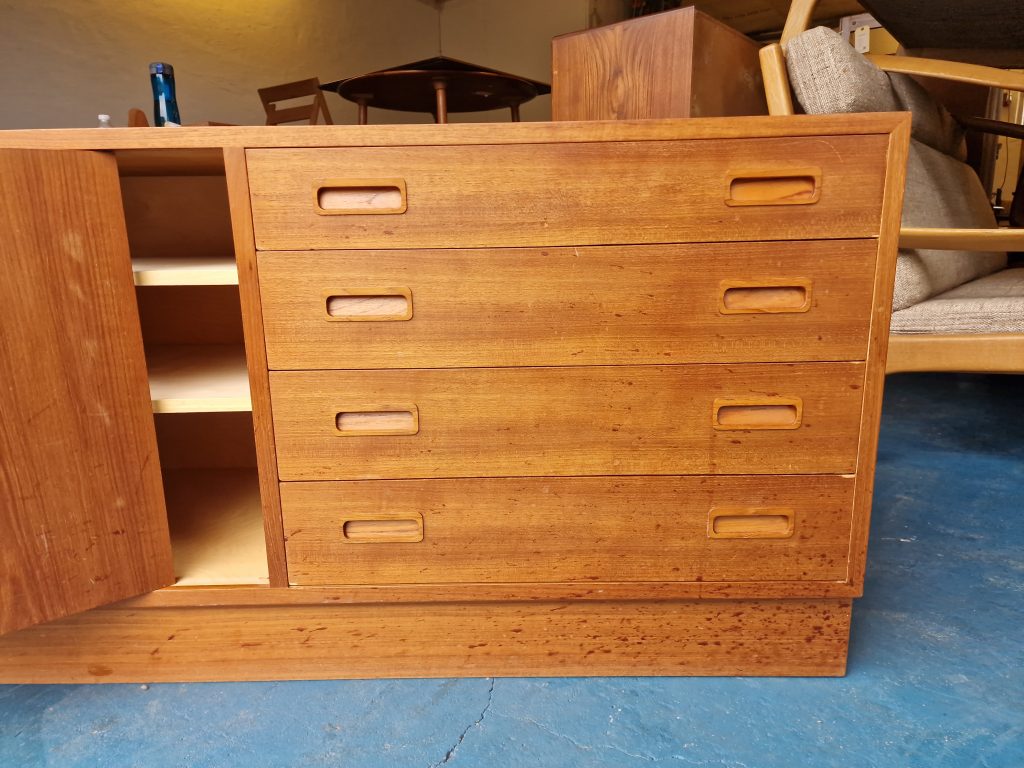 Hundevad Skænk i teak, kommodeskuffer og foldbar låge — billede 9