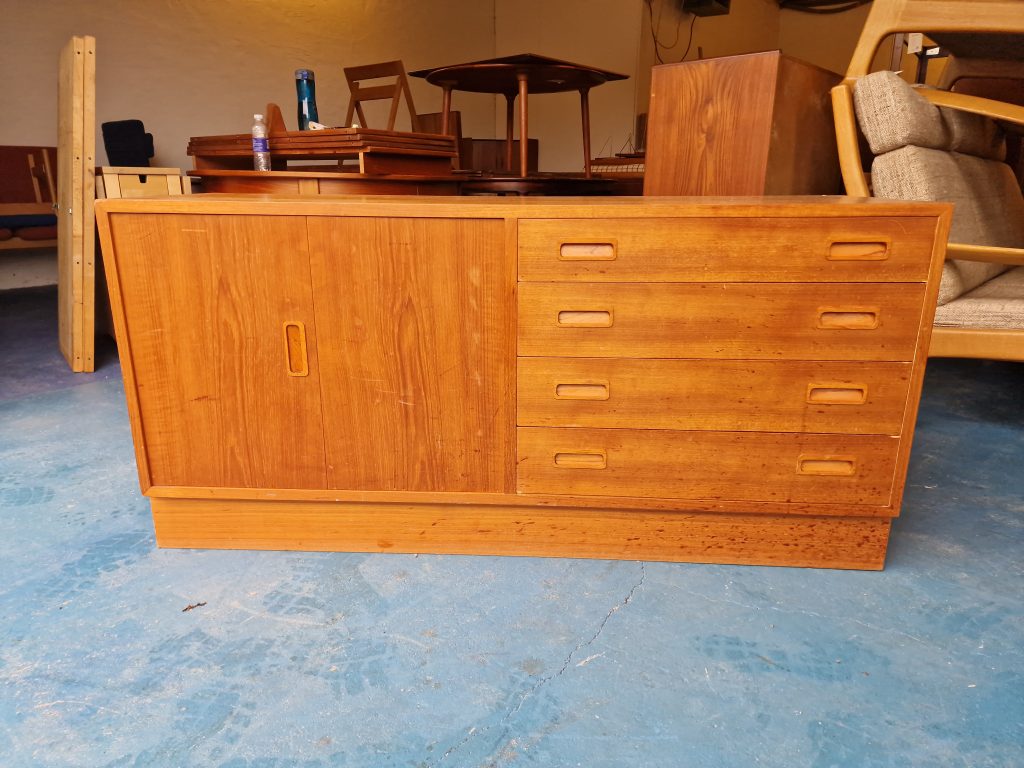 Hundevad Skænk i teak, kommodeskuffer og foldbar låge — billede 7