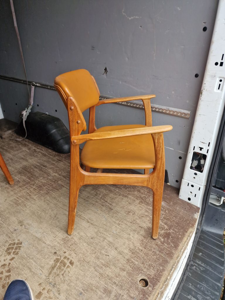 Erik Buch, OD49 og OD50 To Erik Buch stole, én med armlæn — billede 3