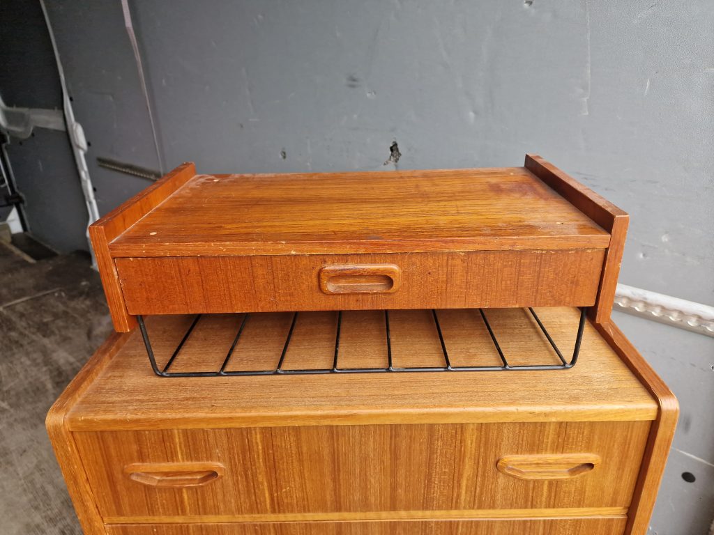 Væghængt natbord — billede 4