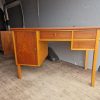 Skrivebord i teak og bøg