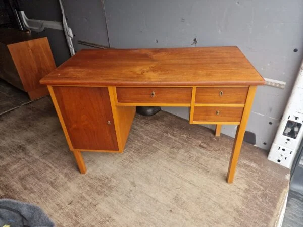 Skrivebord i teak og bøg — billede 4