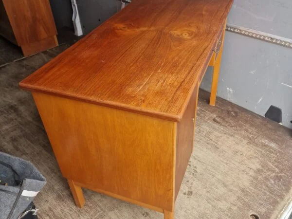 Skrivebord i teak og bøg — billede 5