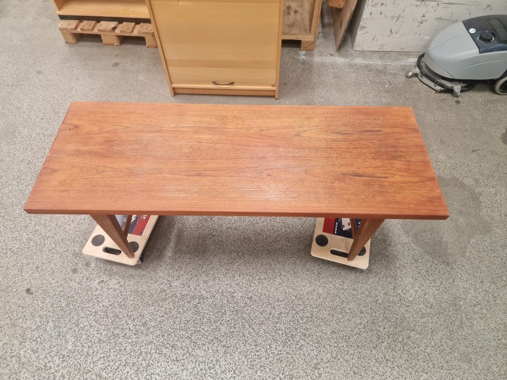 Tungt sofabord i teak — billede 7