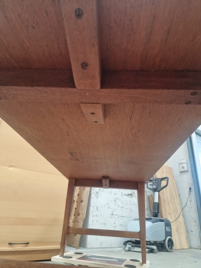 Tungt sofabord i teak — billede 9