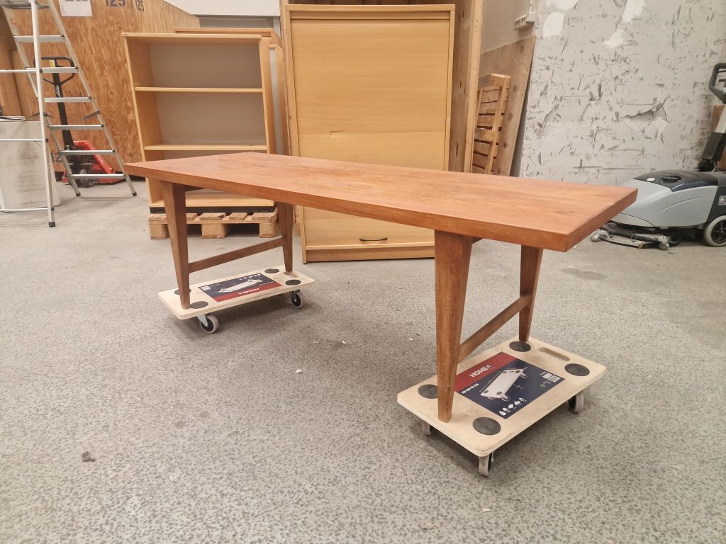 Tungt sofabord i teak — billede 8