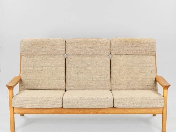 Trepersoners sofa i eg og gråt uldstof, Juul Kristensen
