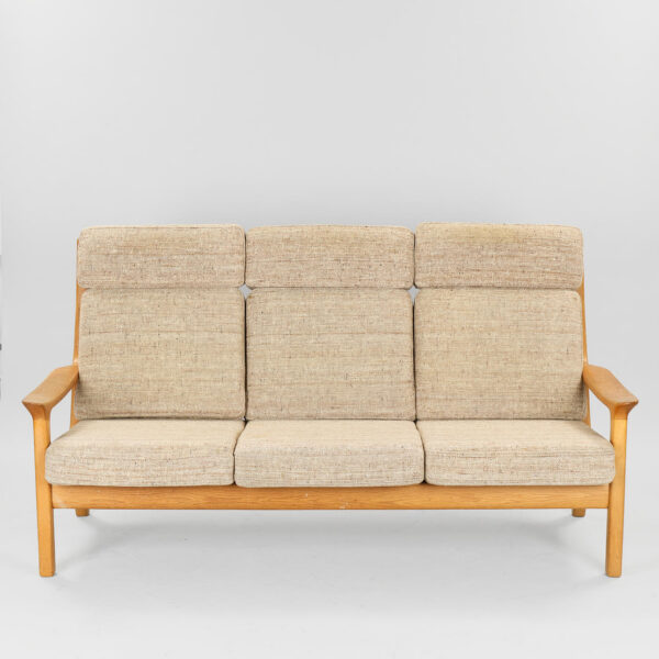 Trepersoners sofa i eg og gråt uldstof, Juul Kristensen