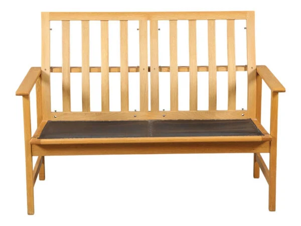 BØRGE MOGENSEN. Fredericia Stolefabrik. To-personers sofa af egetræ, model 2259.