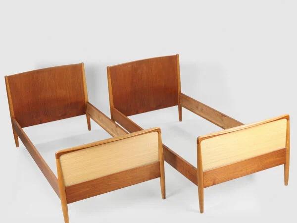 Et par senge i eg, teak og stråflet, ca. 1960’erne — billede 2