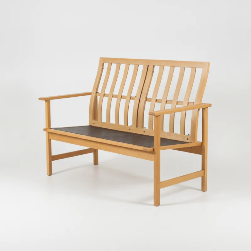 Børge Mogensen / Fredericia Stolefabrik BØRGE MOGENSEN. Fredericia Stolefabrik. To-personers sofa af egetræ, model 2259.