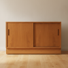 Carlo Jensen / Poul Hundevad CARLO JENSEN. Lav skænk af teak, fremstillet hos Poul Hundevad. Stemplet. Danmark, 1970’erne. — billede 2