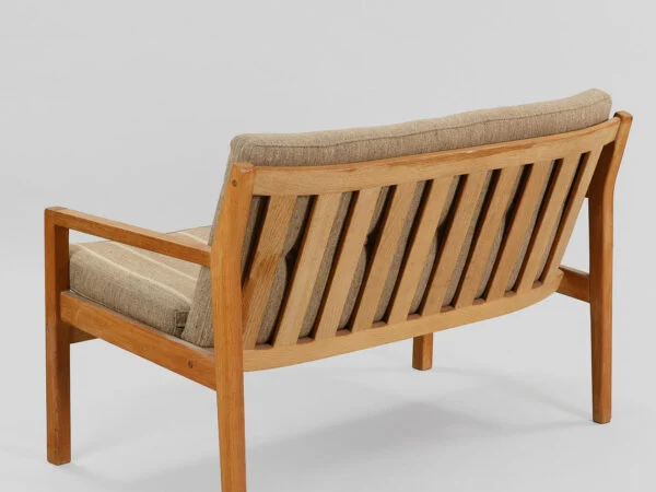 Sæt af to-personers sofa og en lænestol, massivt egetræ og stribet tekstil, dansk møbelproducent, 1950/60’erne, (2). — billede 10