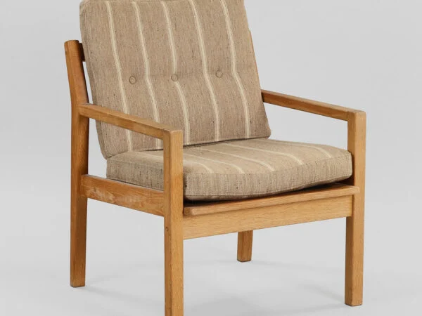 Sæt af to-personers sofa og en lænestol, massivt egetræ og stribet tekstil, dansk møbelproducent, 1950/60’erne, (2). — billede 3