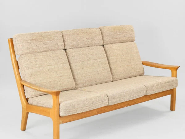 Trepersoners sofa i eg og gråt uldstof, Juul Kristensen