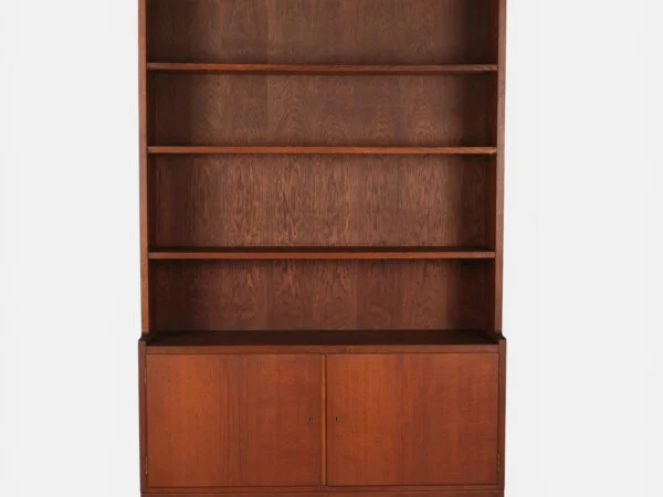 Dansk Snedkermester Dansk Snedkermester. Bogreol af eg og teak med underskab, Danmark, 1950/1960’erne. — billede 5