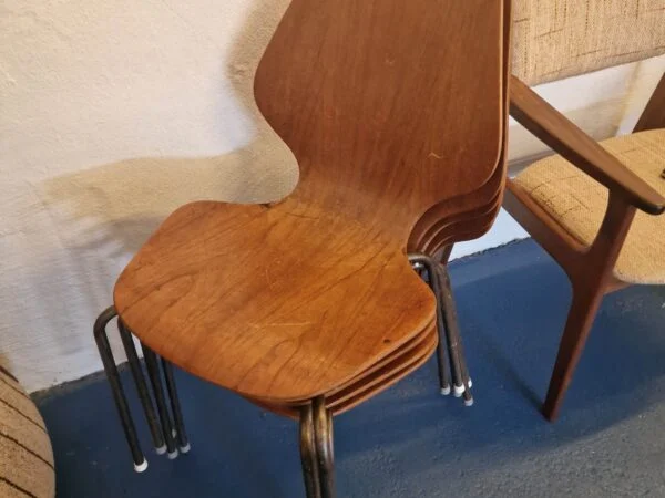 Fem stabelstole i teak