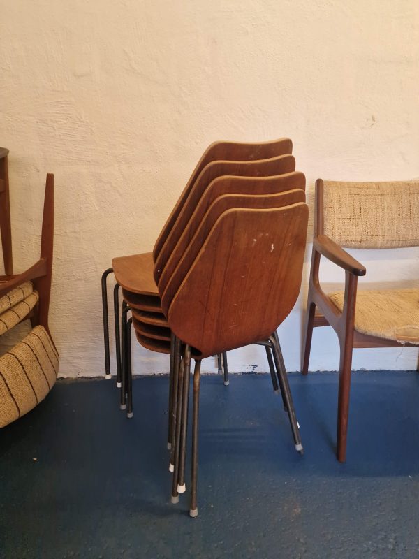 Fem stabelstole i teak