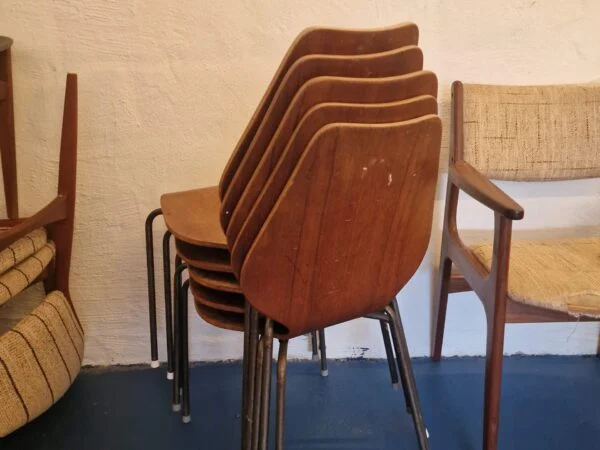 Fem stabelstole i teak