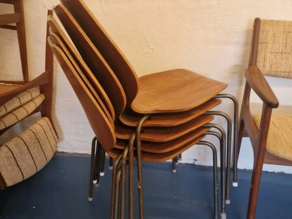 Fem stabelstole i teak