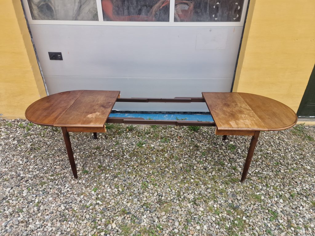 Spisebord med endebuer — billede 14