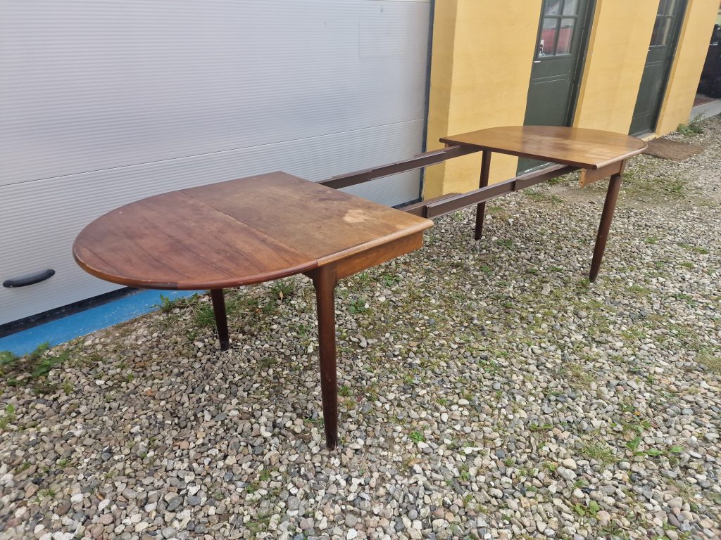 Spisebord med endebuer — billede 13