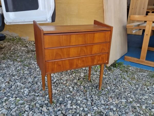 Entrekommode i teak