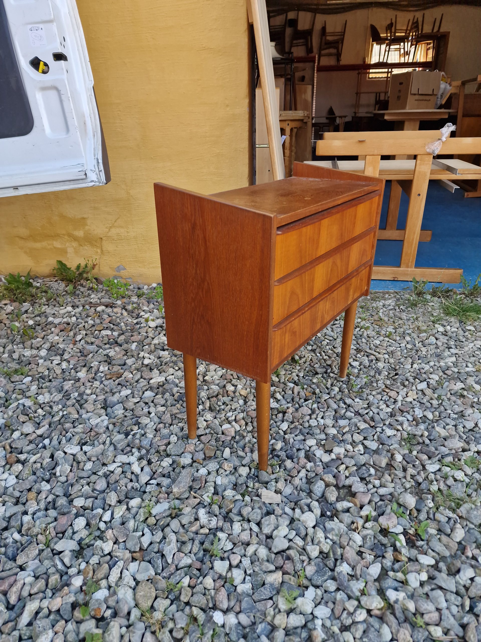 Entrekommode i teak