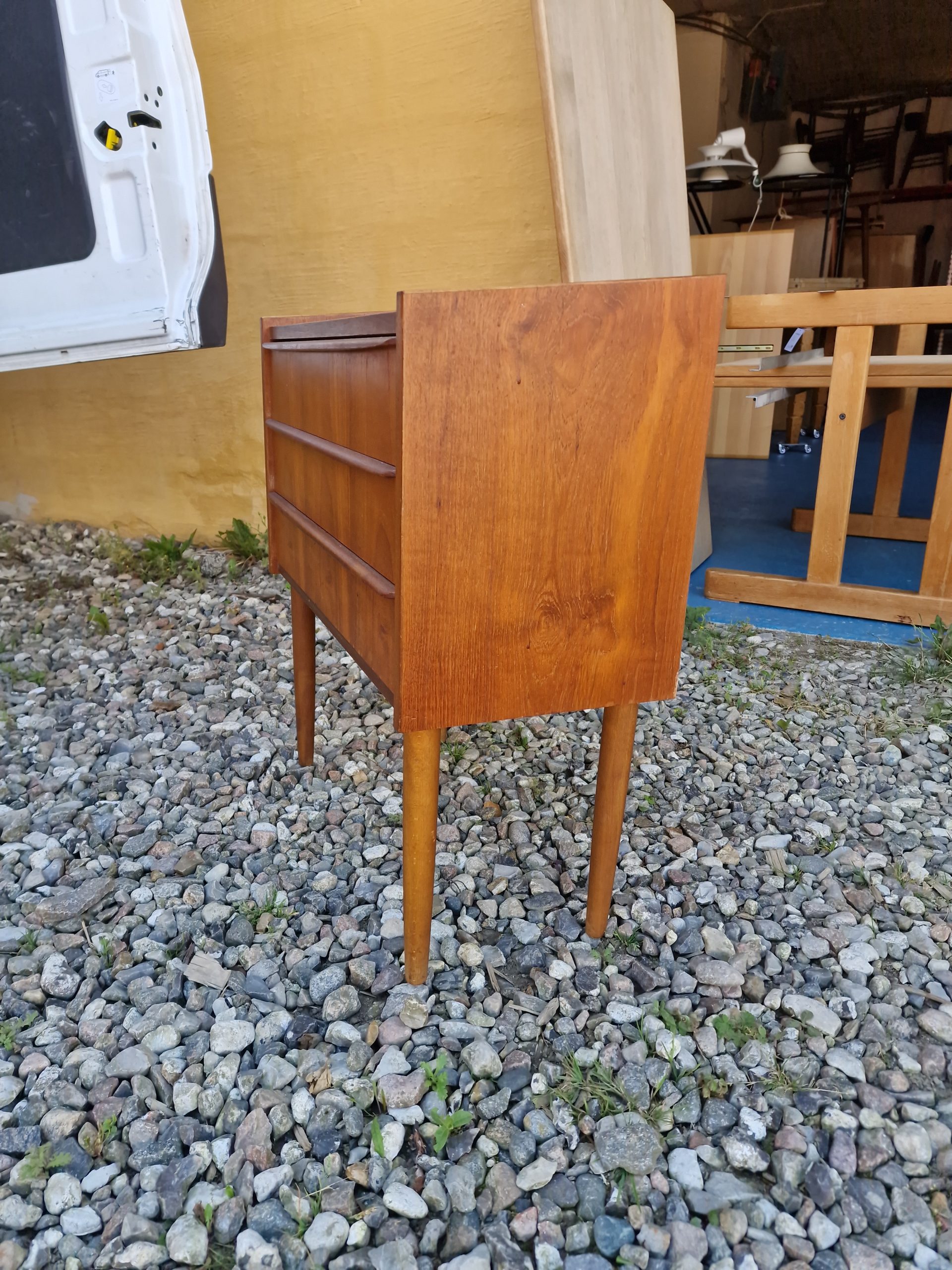 Entrekommode i teak