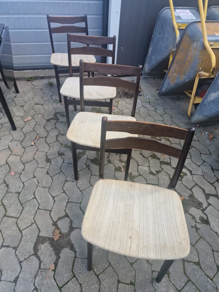 Fire spisestole i bejdset egetræ — billede 6