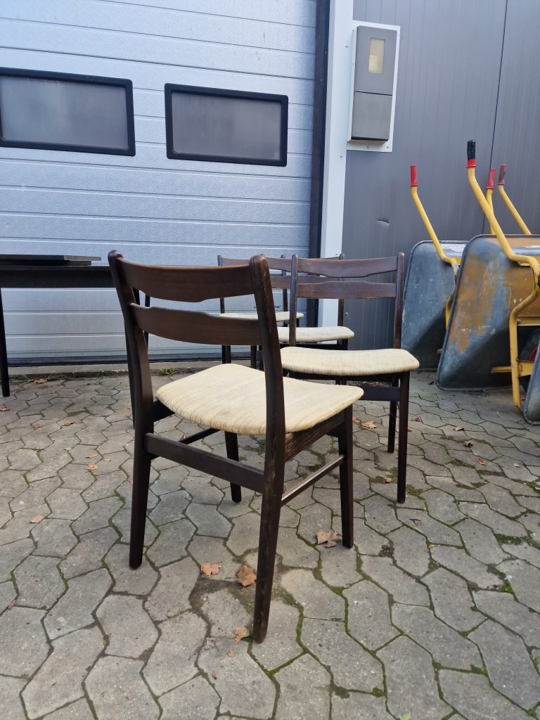 Fire spisestole i bejdset egetræ — billede 5
