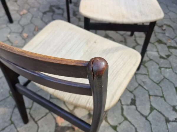 Fire spisestole i bejdset egetræ